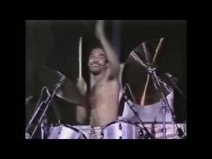   EWF lembra o baterista Fred White