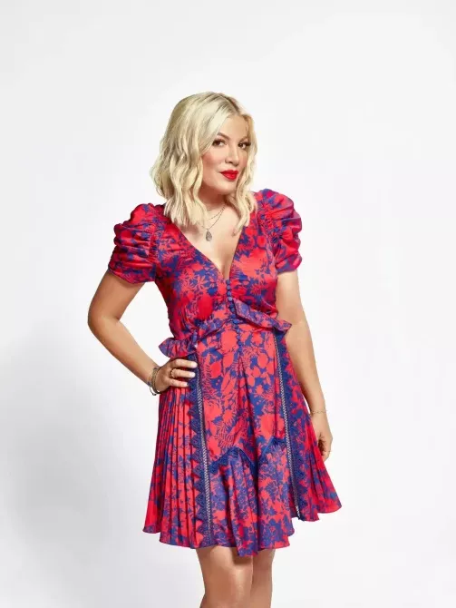 Tori Spelling Lūks Perijs