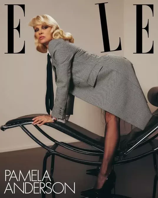 Pamela Andersona atkal valkā aplauzumu