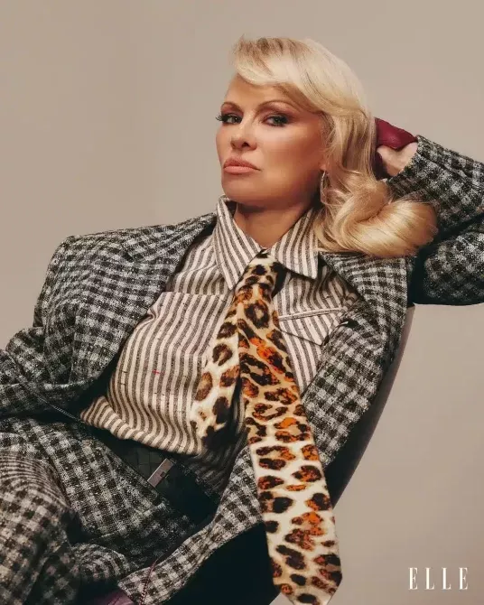 Pamela Andersona atkal valkā aplauzumu