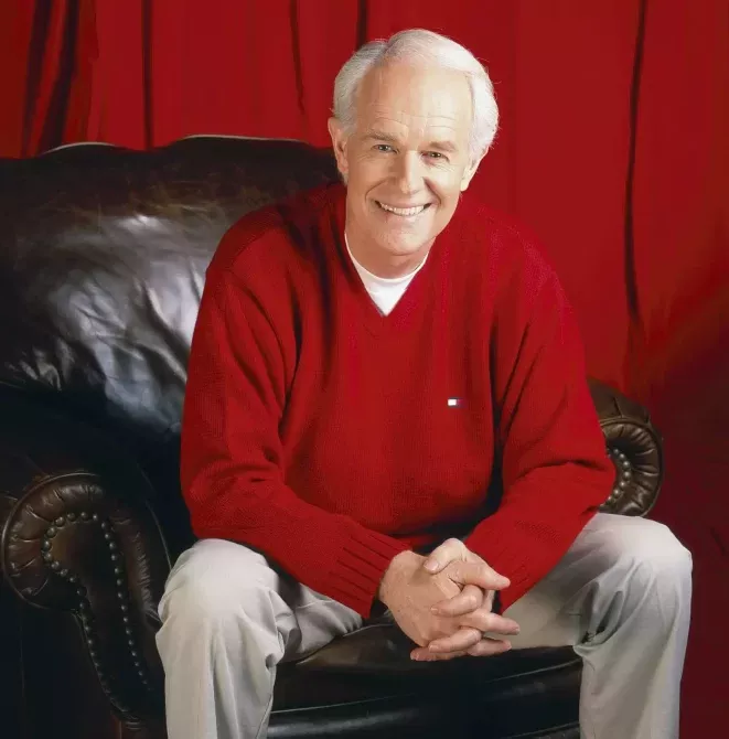 Mike Farrell ahora