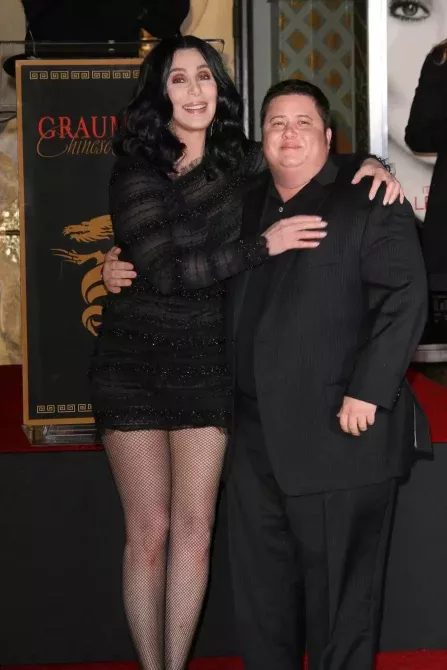 Ο Chaz Bono καλεί τη Cher σε γάμο