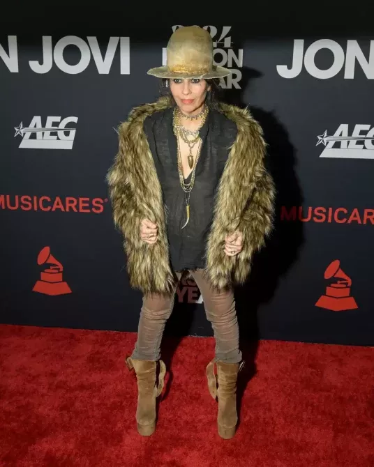 con gái của Linda Perry