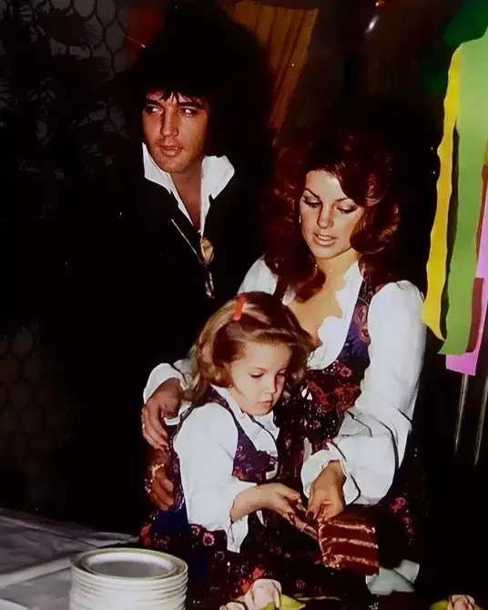 Elvis und Priscilla Presley unbekanntes Enkelkind