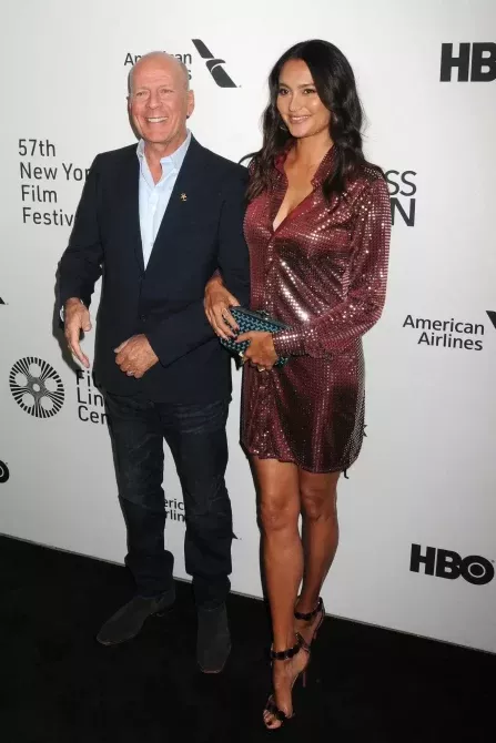 Bruce Willis'in çocukları demans teşhisi konmadan önce onun düşüşe geçtiğini gördü
