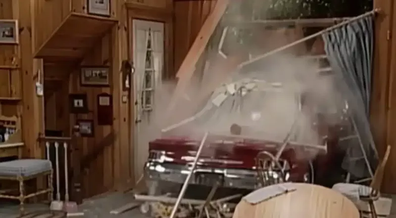 Escena del accidente automovilístico en casa llena