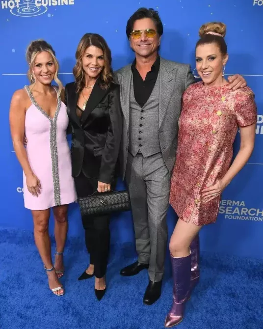 Jodie sweetin mini vestido rosa fuerte