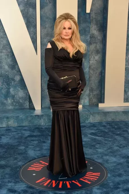 Surger plastyczny Jennifer Coolidge