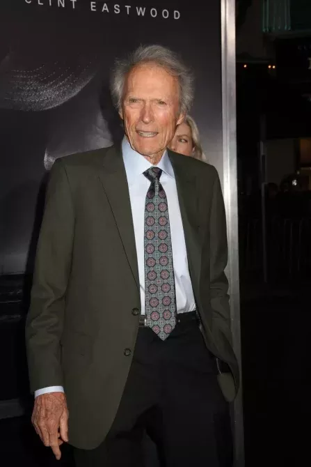 Arnold Schwarzenegger yêu Clint Eastwood's Western Movies