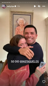 Papa Mark Consuelos a également manqué Lola alors qu'elle's been away in London