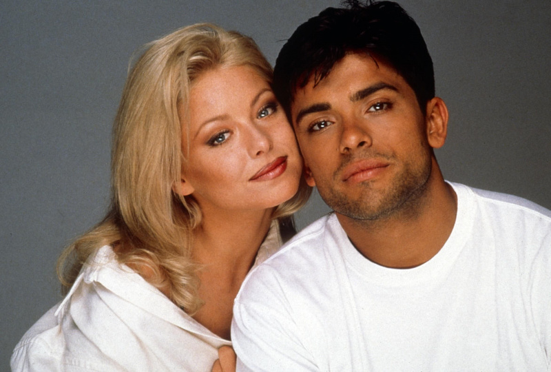  ALLA MINA BARN, mitten, från vänster: Kelly Ripa, Mark Consuelos, 1996