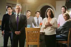 BROTHERS & SISTERS, (vasemmalta): Rob Lowe, Ron Rifkin, Dave Annable, Matthew Rhys, Sally Field, Luke MacFarlane, Emily VanCamp