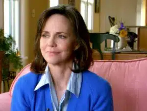   DUA MINGGU, Sally Field