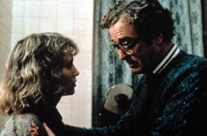 HANNAH A JEJÍ SESTRY, Mia Farrow, Michael Caine