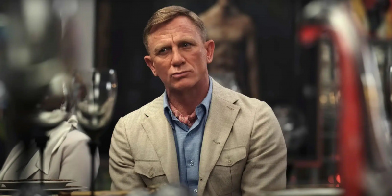   Daniel Craig