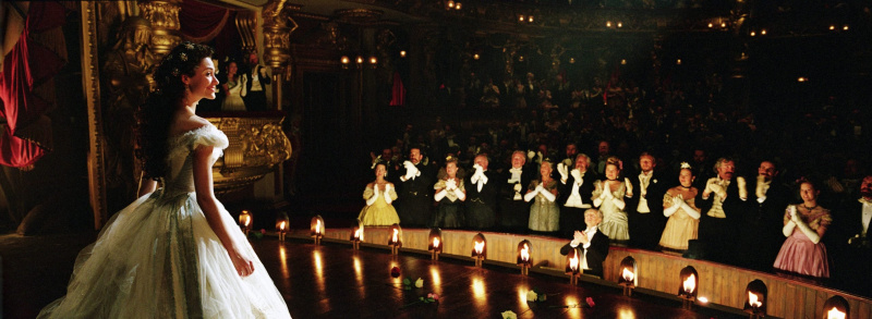  오페라의 유령, 에미 로섬, 2004