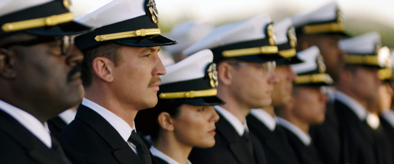 TOP GUN: MAVERICK, (pazīstams arī kā TOP GUN 2), priekšā, no kreisās: Baširs Salahudins, Mailzs Tellers, Monika Barbaro, Lūiss Pulmens, 2022.