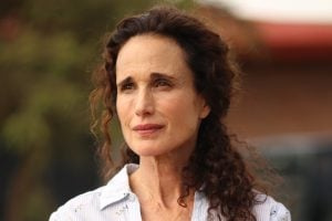 НЕТ ЧЕЛОВЕКА'S LAND, Andie MacDowell