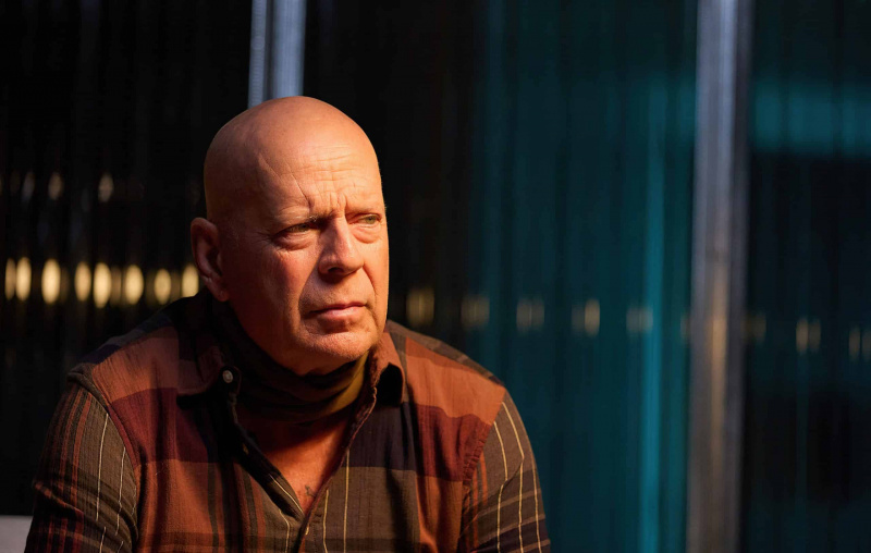  PEVNOST, Bruce Willis, 2021