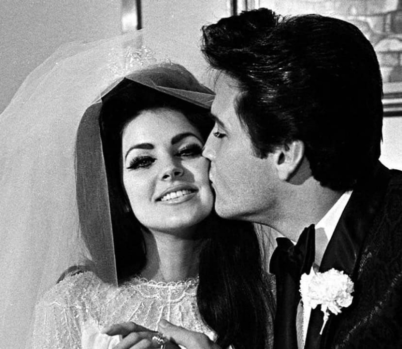  Priscila Presley