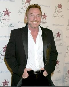  แฟน ๆ กำลังส่งเสียงสนับสนุน Bonaduce