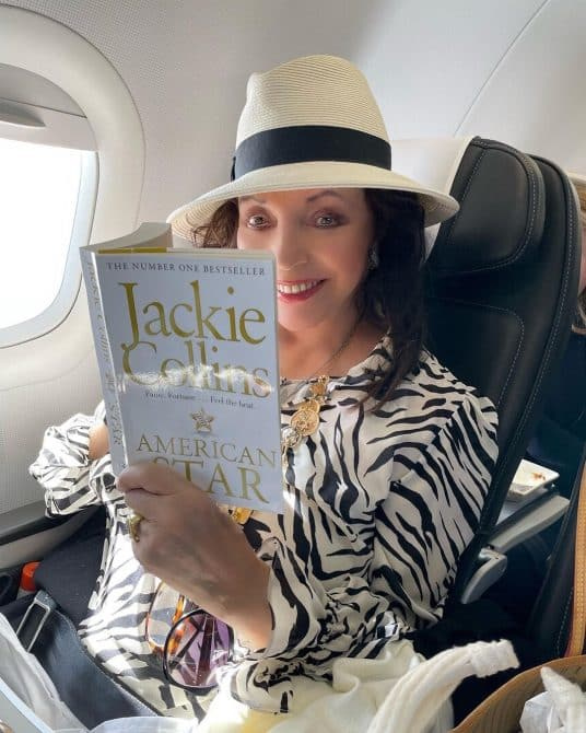 Τα φώτα της δημοσιότητας της Joan Collins