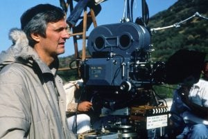   MASH, (namı diğer M*A*S*H*), yönetmen Alan Alda