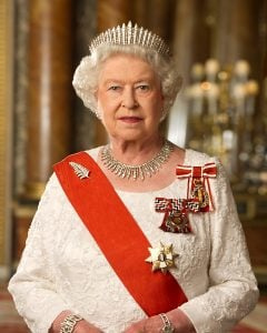 Księżna Meghan i księżna Kate nosiły biżuterię związaną z królową Elżbietą