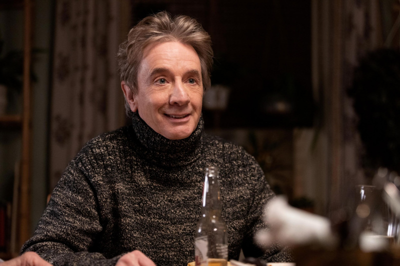 建物内のみの殺人、Martin Short、保護と奉仕のために'