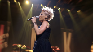 Hoy, Pink está orgullosa de su peso, fuerza y lo que ella llama sus muslos de trueno.