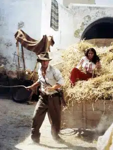   LES AVENTURIERS DE L'ARCHE PERDUE, (alias INDIANA JONES ET LES AVENTURIERS DE L'ARCHE PERDUE), de gauche à droite : Harrison Ford, Karen Allen