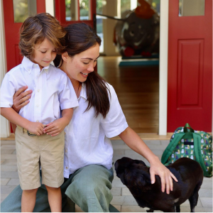  Caitlin McHugh bersama anak lelaki Billy Stamos