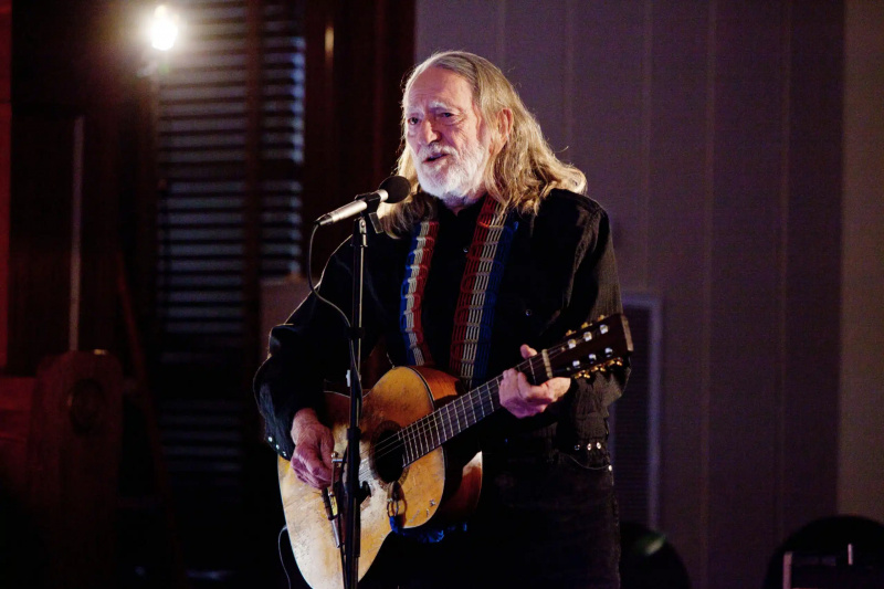  ÀNGELS SING, Willie Nelson, 2013