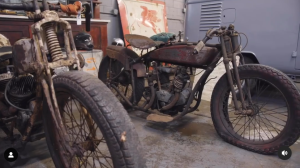 Moltes de les motocicletes que posseeix Mike Wolfe són vintage
