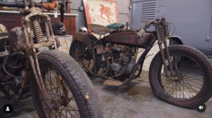   Molte delle motociclette che Mike Wolfe possiede sono vintage