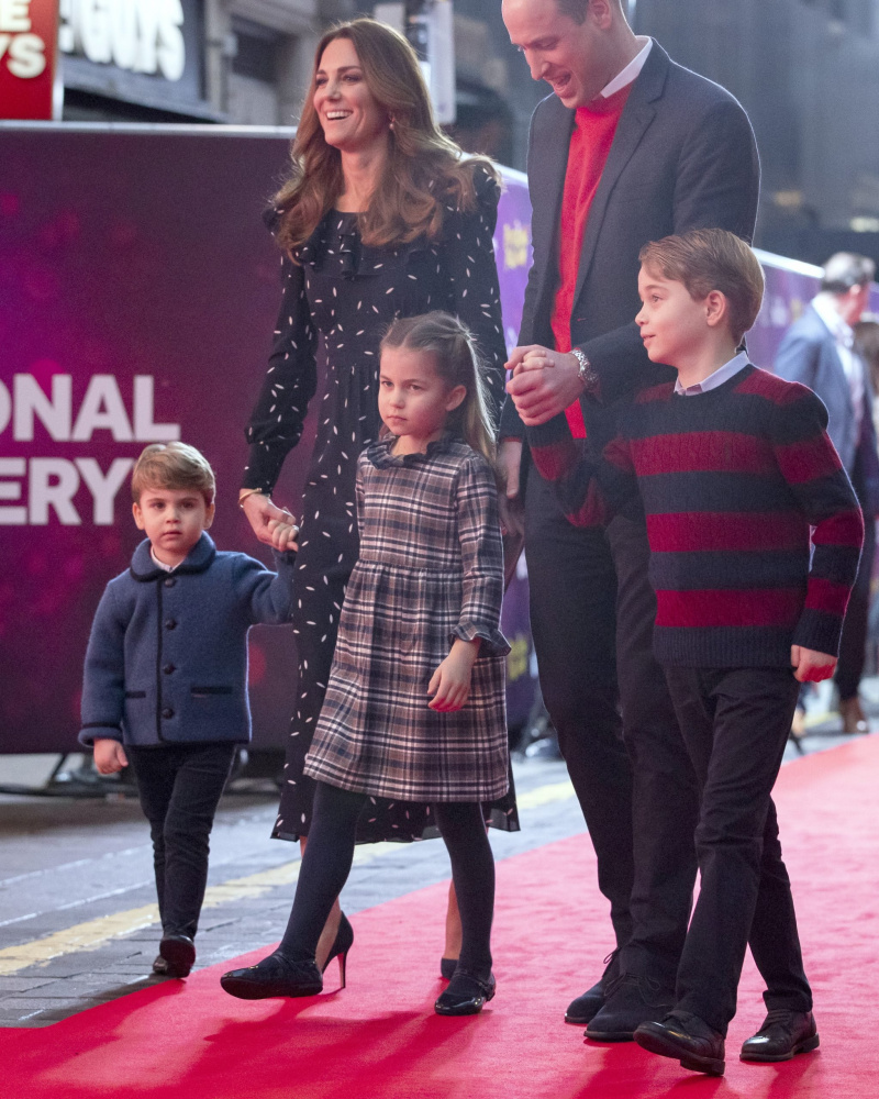 ケンブリッジ公ウィリアム王子とケンブリッジ公爵夫人キャサリン・キャサリン・ミドルトンとその子供たち、ルイ王子、シャーロット王女、ジョージ王子