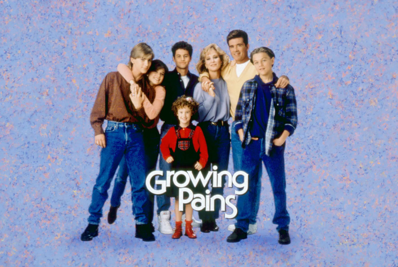 Voksesmerter, bakerste rad: Jeremy Miller, Tracey Gold, Kirk Cameron, Joanna Kerns, Alan Thicke, Leonardo DiCaprio, første rad: Ashley Johnson, 1985-1992