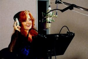 NHÀ TRÊN PHẠM VI, Bonnie Raitt