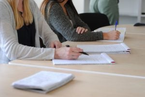   Die Kenntnis der Schreibschrift und der Multiplikationstabellen regt die Schüler zum Nachdenken an