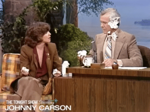   Johnny Carson interviewte Sally Field und es löste sich bald im Chaos auf