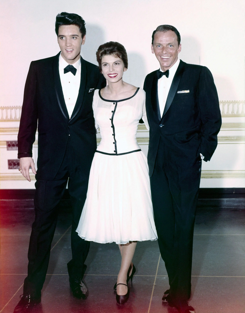فرانك سيناترا'S WELCOME HOME PARTY FOR ELVIS PRESLEY, (aka THE FRANK SINATRA TIMEX SHOW: WELCOME HOME ELVIS), from left: Elvis Presley, Nancy Sinatra, Frank Sinatra