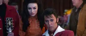  ELVIS, desde la izquierda: Olivia DeJonge como Priscilla Presley, Austin Butler como Elvis Presley