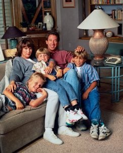   L'amélioration de la maison, de gauche à droite : Zachery Ty Bryan, Patricia Richardson, Taran Noah Smith, Tim Allen, Jonathan Taylor Thomas