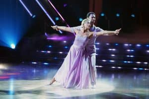   DANCING WITH THE STARS, από μπροστά: Selma Blair, Sasha Farber