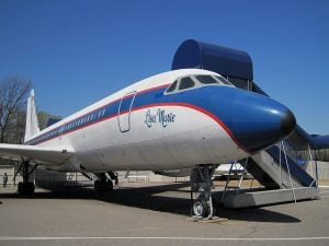  エルヴィス・プレスリーは空を飛ぶのが大好きで、プライベートジェットを大切に持っていました