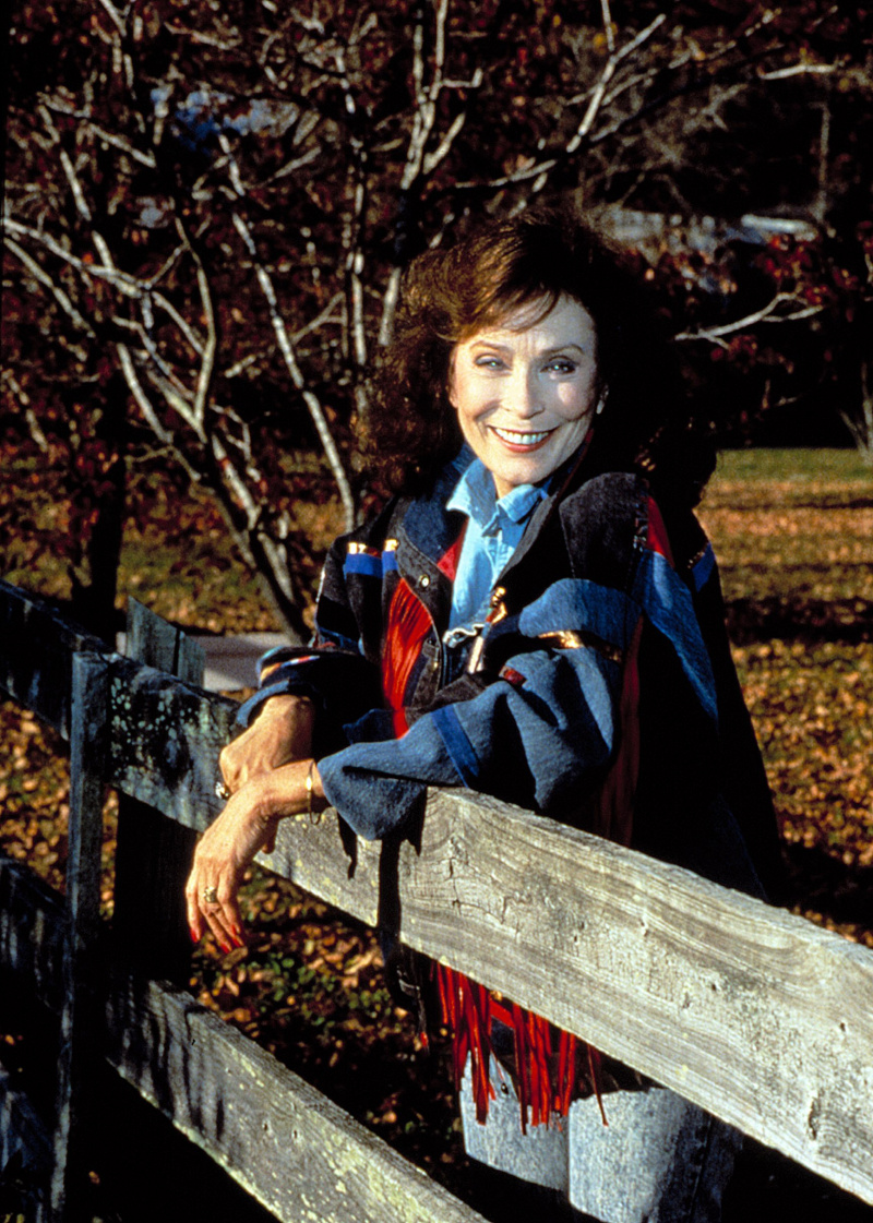  LORETTA LYNN, fra hendes tv-special,'Seasons of My Life,' 11/13/1991