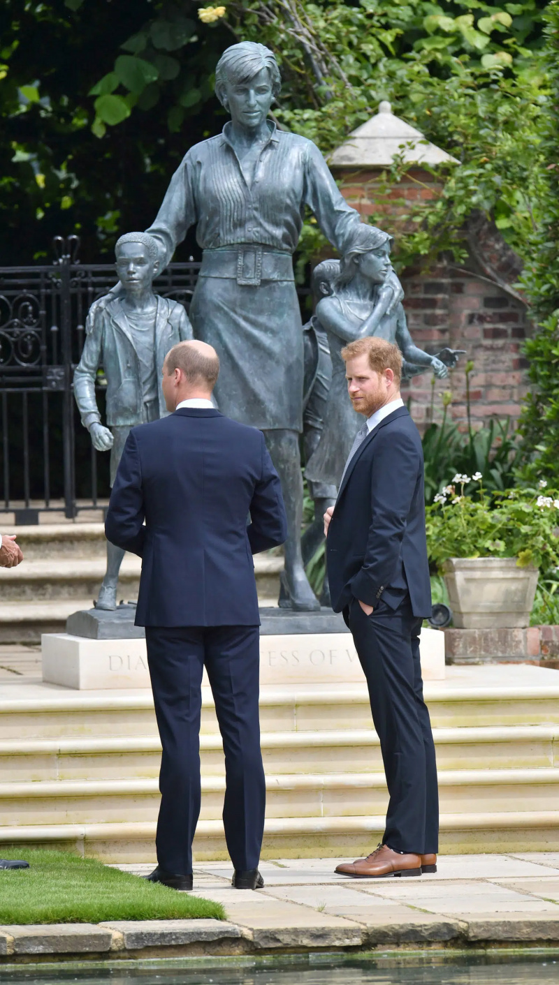  الأمير وليام الأمير هاري تمثال الأميرة ديانا
