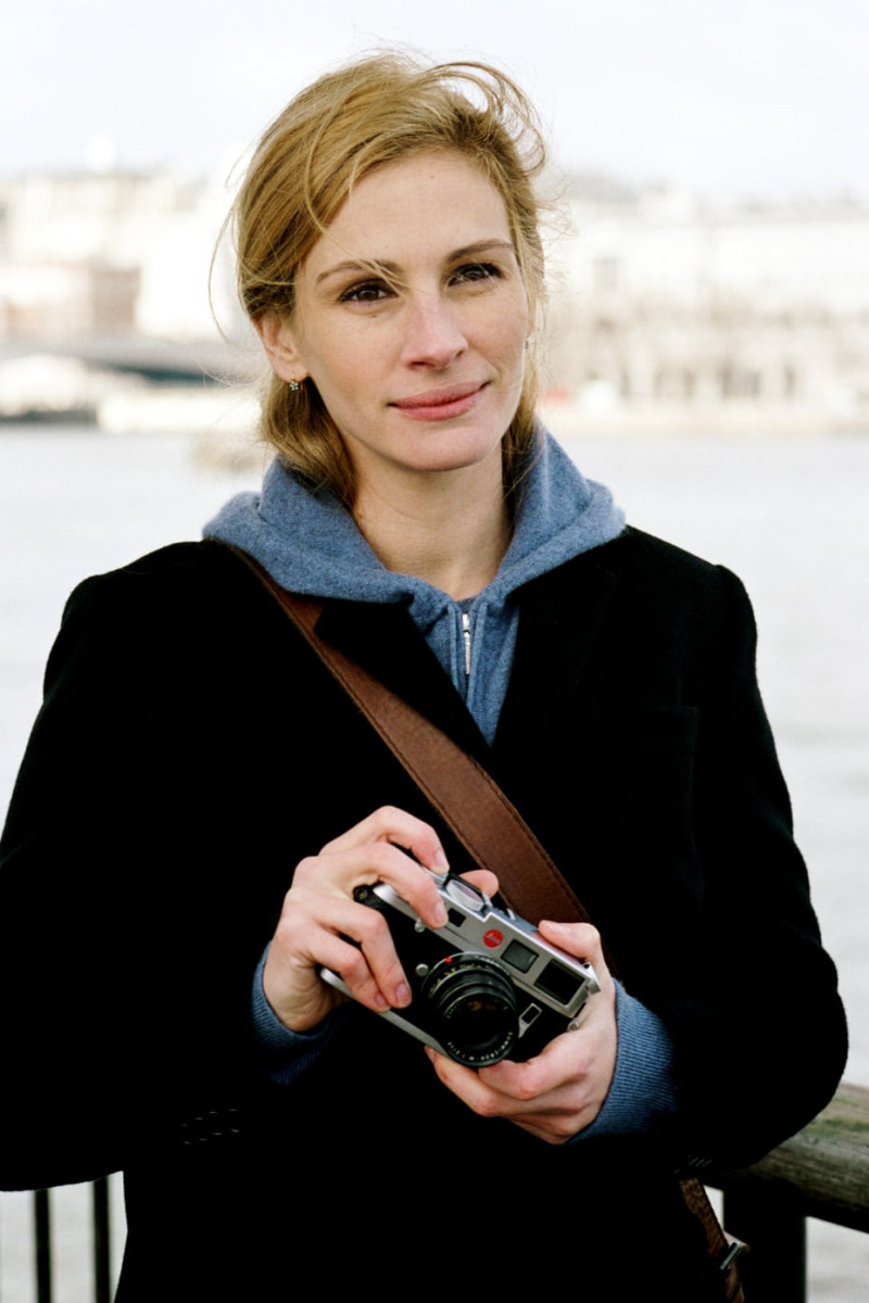  BLÍZKO, Julia Roberts (s fotoaparátem Leica), 2004