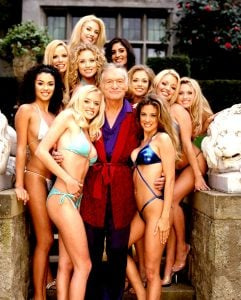   GIRL NEXT DOOR: PLAYBOY CENTERFOLD ARAYIMI (saat yönünde): Danielle Day, Jennifer Nahra, Wendy Culp, Jill Scott, Sara Schwartz, Alexis Taylor Contopulos, Katie Hadorn, Christina Santiago, Lauren Anderson, Shallan Meiers, Hugh Hefner