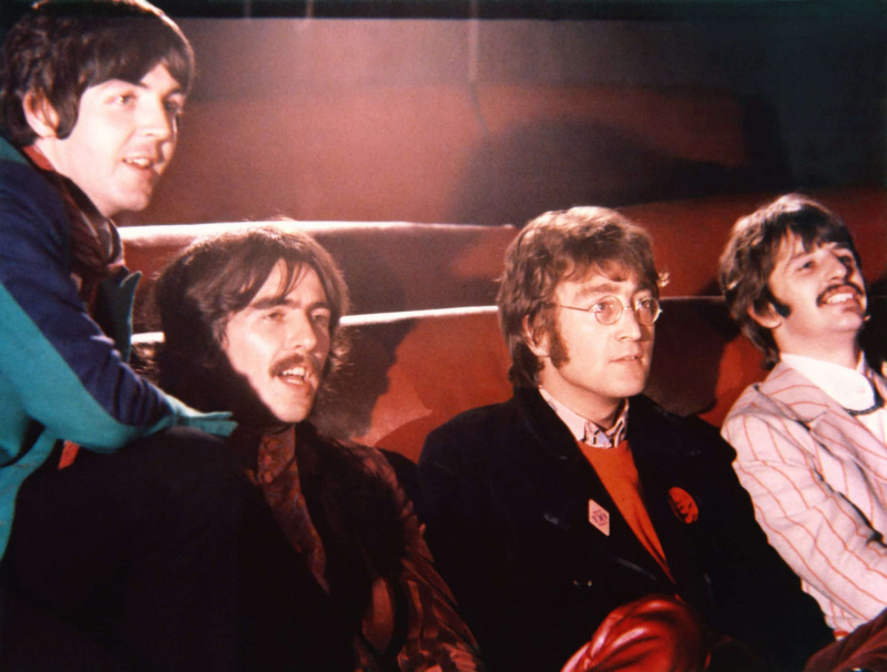  เรือดำน้ำสีเหลือง จากซ้าย: Paul McCartney, George Harrison, John Lennon, Ringo Starr, 1968